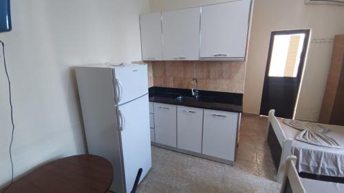 ℰ`ℋ Hotel - Velipoje rruga nr 7 in Велипоя