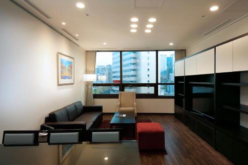 Orakai Insadong Suites Room Type - Two-Bedroom Deluxe Apartment (3 Adults) 3~13floor