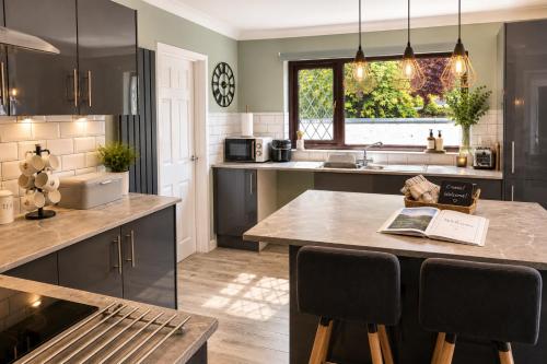 Arfryn - Spacious 4-Bedroom Bungalow Near Carmarthen & Pembrey Coast in Llangyndeyrn