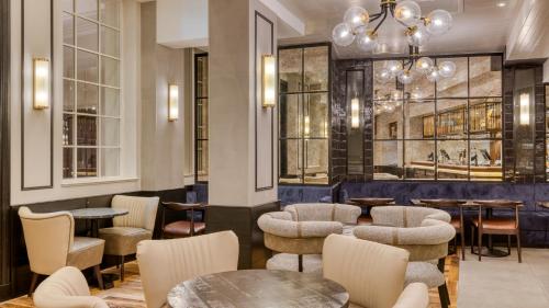 Restaurant, hub by Premier Inn London Farringdon - Old Bailey near The Door Hinge