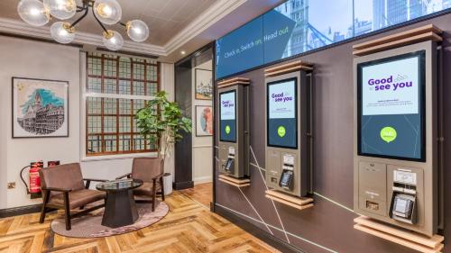 Lobby, hub by Premier Inn London Farringdon - Old Bailey near The Door Hinge