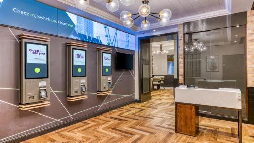 Lobby, hub by Premier Inn London Farringdon - Old Bailey near The Door Hinge