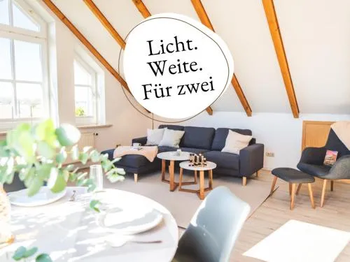Huus Binnensee OG2 - Dachwohnung mit Wasserblick - Lesesessel & WLAN - Für Paare - Ruhige Lage - Südstrand 5 Min mit Rad in Fehmarn, Deutschland