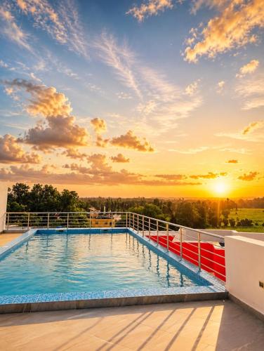 Peldbaseins, Rooftop pool studio Balcony Fast WIFI Parking 10 min to Beach in Mtwapa