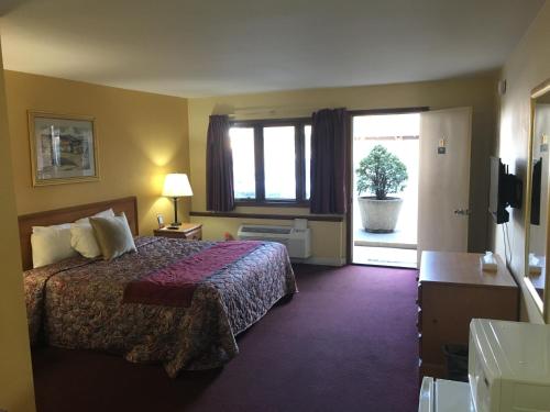 Midway Inn & Suites in Oak Lawn, USA