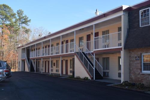 Fort Eustis Inn