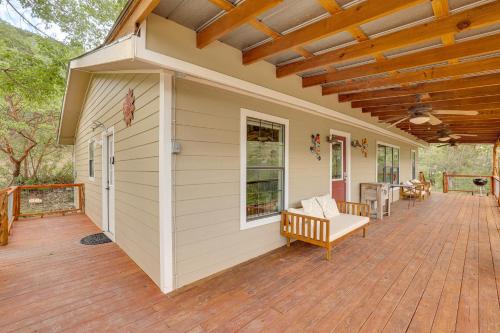 Horse Friendly! Hill Country Retreat w/ Views in Tarpley (TX)