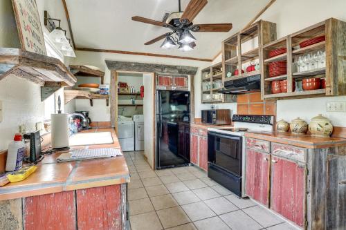 Horse Friendly! Hill Country Retreat w/ Views in Tarpley (TX)