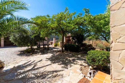Dārzs, Casa rural en Terra Alta con vistas al Tossal d'Engrillo, cerca de la Via Verde, espacios exteriores in Prat de Comte