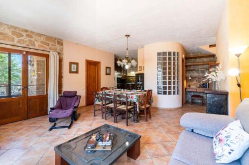 Casa rural en Terra Alta con vistas al Tossal d'Engrillo, cerca de la Via Verde, espacios exteriores in Prat de Comte