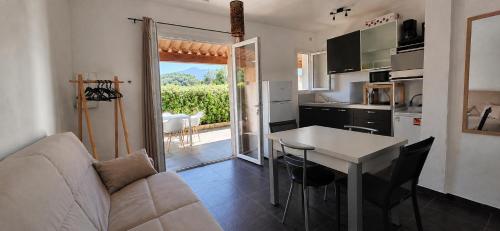 Studio Dolce & Vita A1 avec piscine et terrasse - Location saisonnière - Propriano