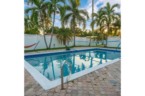 Prized by Florida |Private Pool and HotTub Oasis| – khách sạn tại Đồi Lauder