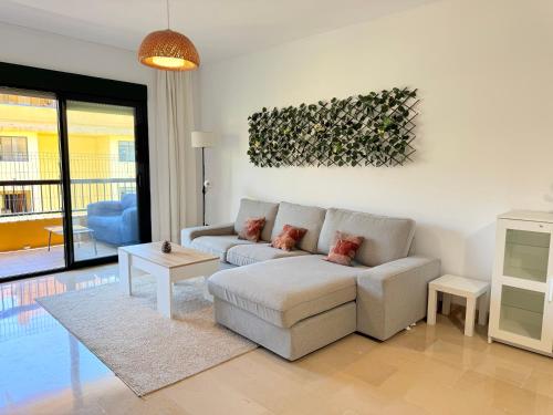 Stylish New Seaview Apartment with Pool