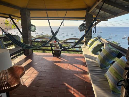 Trinity Point Hillside Villa, beach & sunset views in Friendship