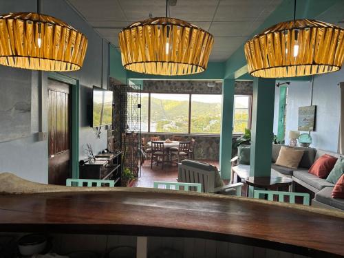 Trinity Point Hillside Villa, beach & sunset views in Friendship