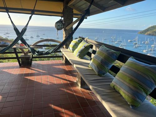 Trinity Point Hillside Villa, beach & sunset views in Friendship