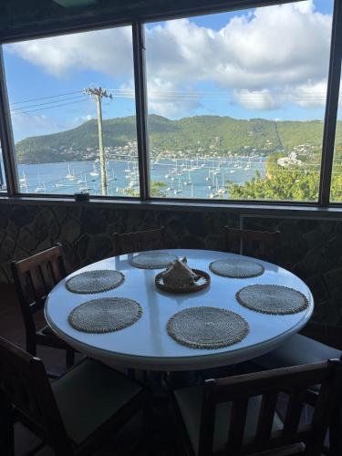 Trinity Point Hillside Villa, beach & sunset views in Friendship