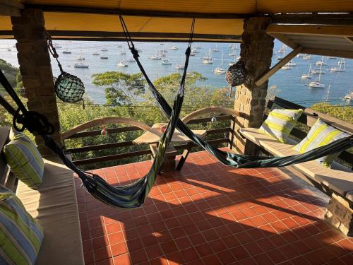 Trinity Point Hillside Villa, beach & sunset views in Friendship