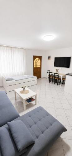 Renovated Apartments L&M - image 4