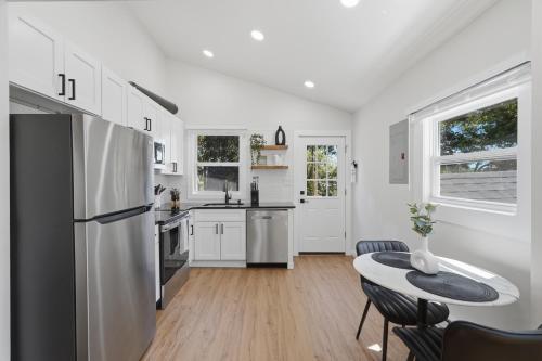 köök, Walk to Depot Town - Private Deck & King Bed in Ypsilanti (MI)