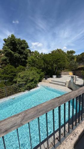 Maison 120m2, 3CH, piscine, terrain arboré, vue mer