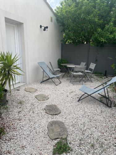 Charming 4-person apartment with garden