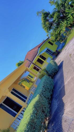 Баня, Seacrest Beach Hotel in Plantation Village