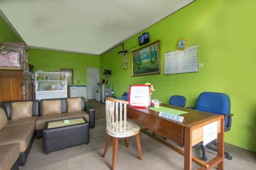 RedDoorz Plus near Plaza Ambarukmo Yogyakarta