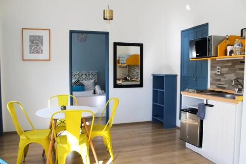 Suite Azul con Cocineta y Balcón en el Centro de Oaxaca