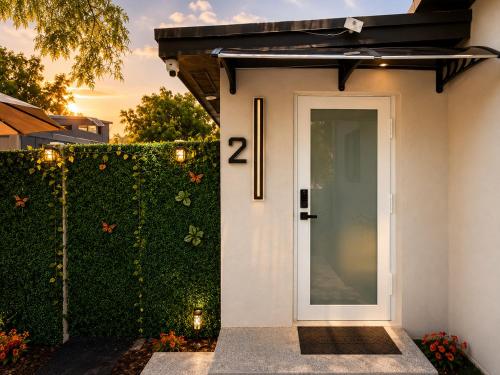 Elegant Space Private Entrance Modern Design in Pembroke Pines