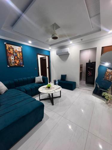 Shazi Heights - image 4