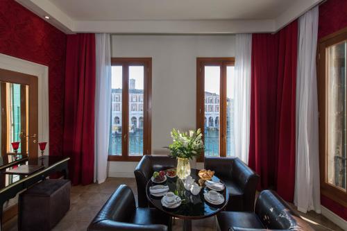 Locanda Leon Bianco on the Grand Canal - image 10