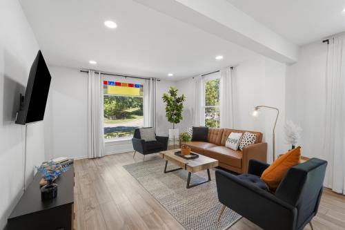 Seadmed, Dedicated Desk - Historic 2BR Ypsilanti Townhome in Ypsilanti (MI)