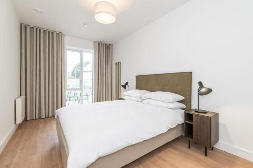Apex Executive Apartments - The Hunt - image 3