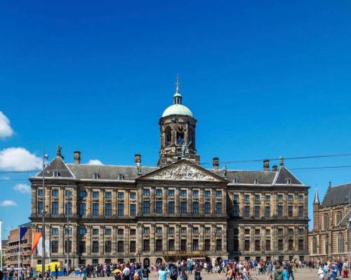Luxury City Center apartment with Canal view 1 kingsize bed and 1 sleeping sofa, Ámsterdam (foto 6)