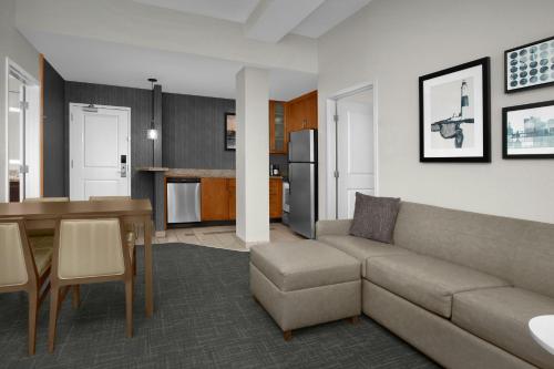 2 bedrooms, 3 beds
