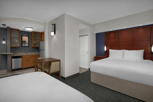 2 queen beds