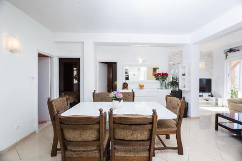 Apartments with parking space Kastel Stafilic Kastela - 27426 - image 4