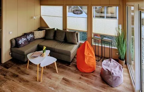 Hausboot Emma Blue in Röbel, Deutschland