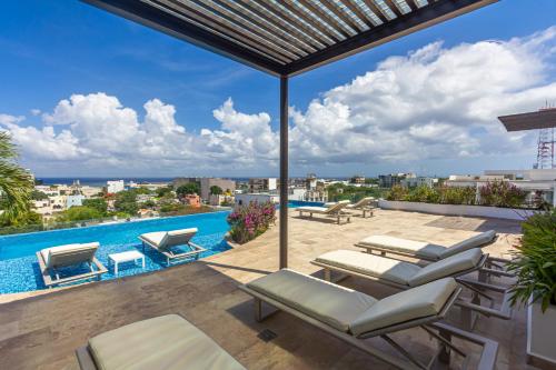 Stylish studio near 5th Avenue with ocean views