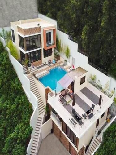 Overlooking & Serene Resthouse wt Pool in Antipolo – khách sạn tại Inarawan