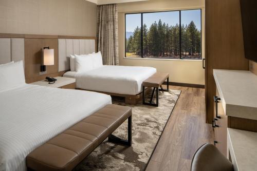 2 queen beds