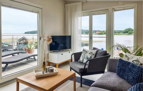Cozy Home In Brommösund With Lake View (Cozy Home In Brommosund With Lake View) in Torso