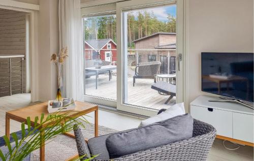 Cozy Home In Brommösund With Lake View (Cozy Home In Brommosund With Lake View) in Torso