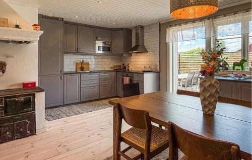 virtuve, Gorgeous Home In Djurås With Wifi (Gorgeous Home In Djuras With Wifi) in Djuras