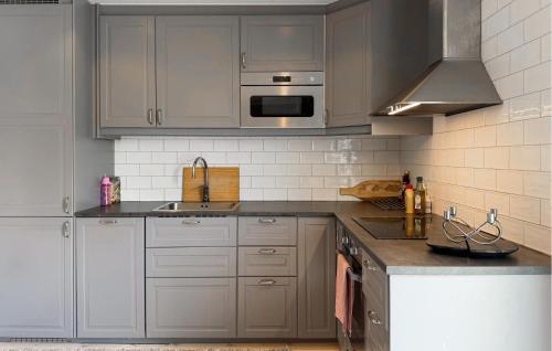 virtuve, Gorgeous Home In Djurås With Wifi (Gorgeous Home In Djuras With Wifi) in Djuras