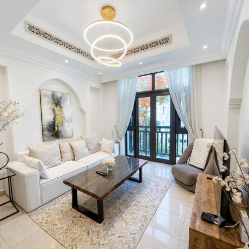 Allsopp and Allsopp - 1-Bedroom Apartment in Tajer Residences Oldtown Downtown - image 4