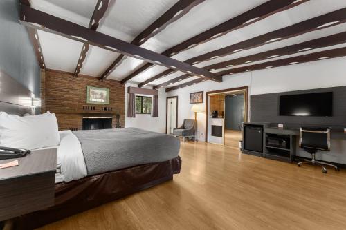 Econo Lodge Inn & Suites Heavenly Village Area in South Lake Tahoe (CA)