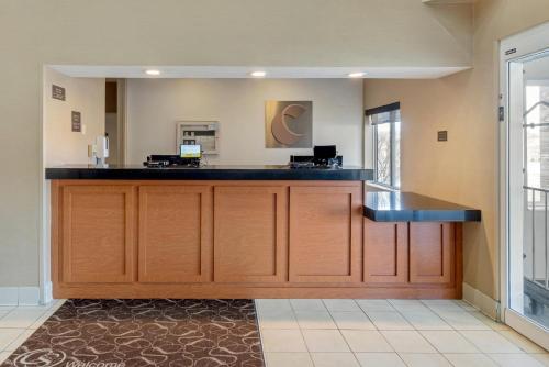 Comfort Suites Normal University area - image 11