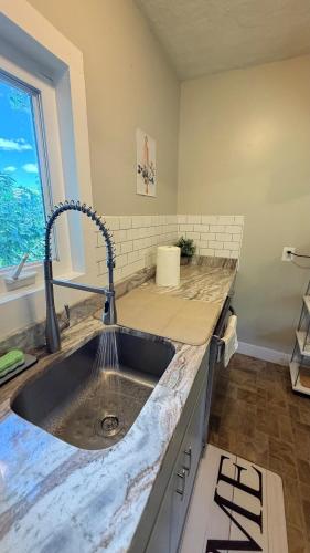 Cozy 2BR Near Tufts Sleep 5 in Medford